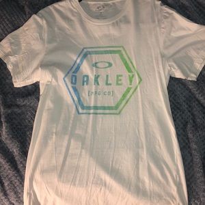 White Oakley t shirt